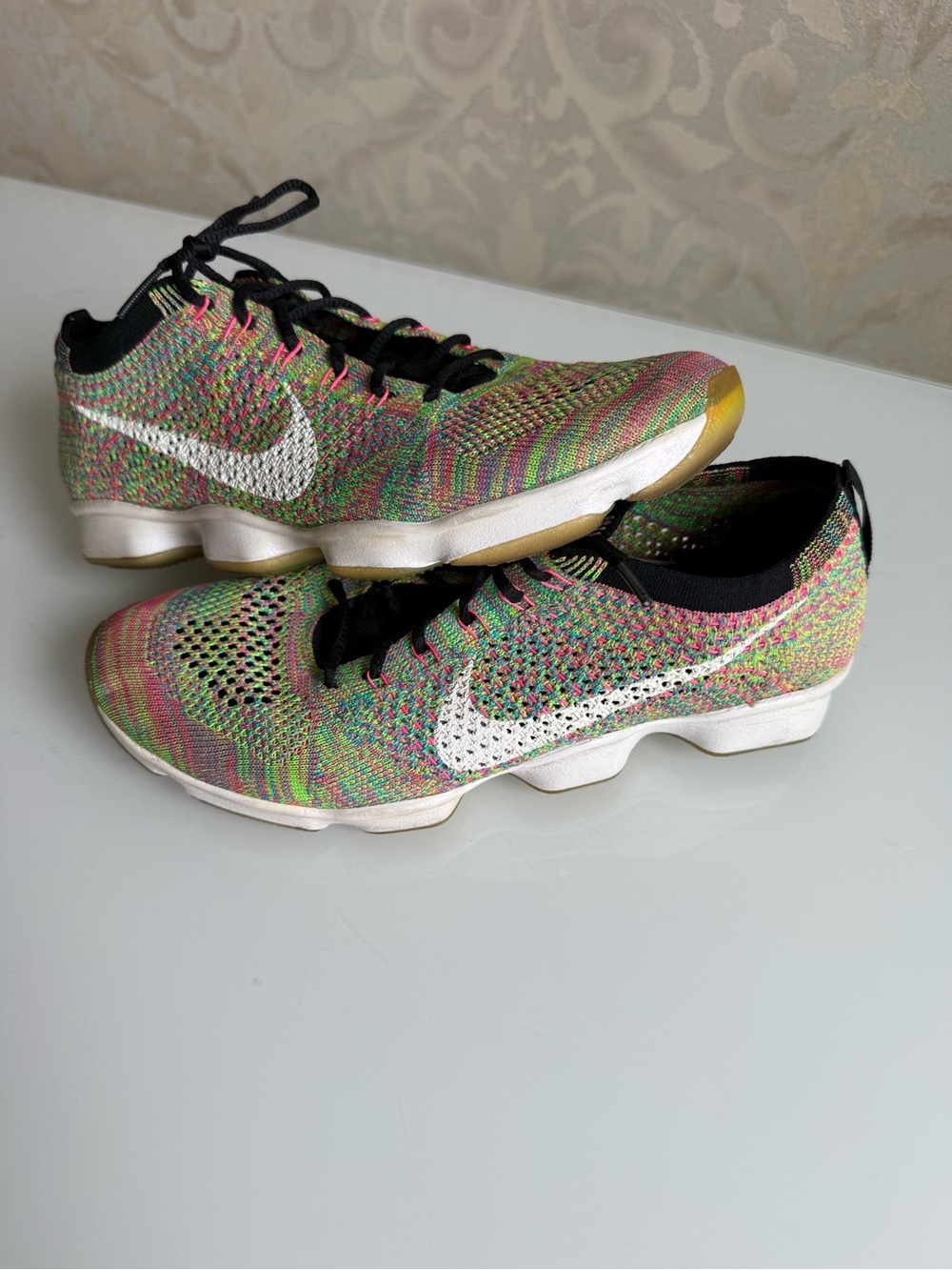 NIKE WOMENS FLYKNIT ZOOM AGILITY SIZE 9